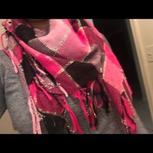 Regular square scarf